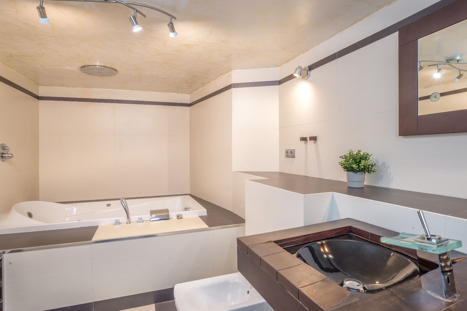 WhatsApp Image 2023-06-04 at 00.58.16 (4)